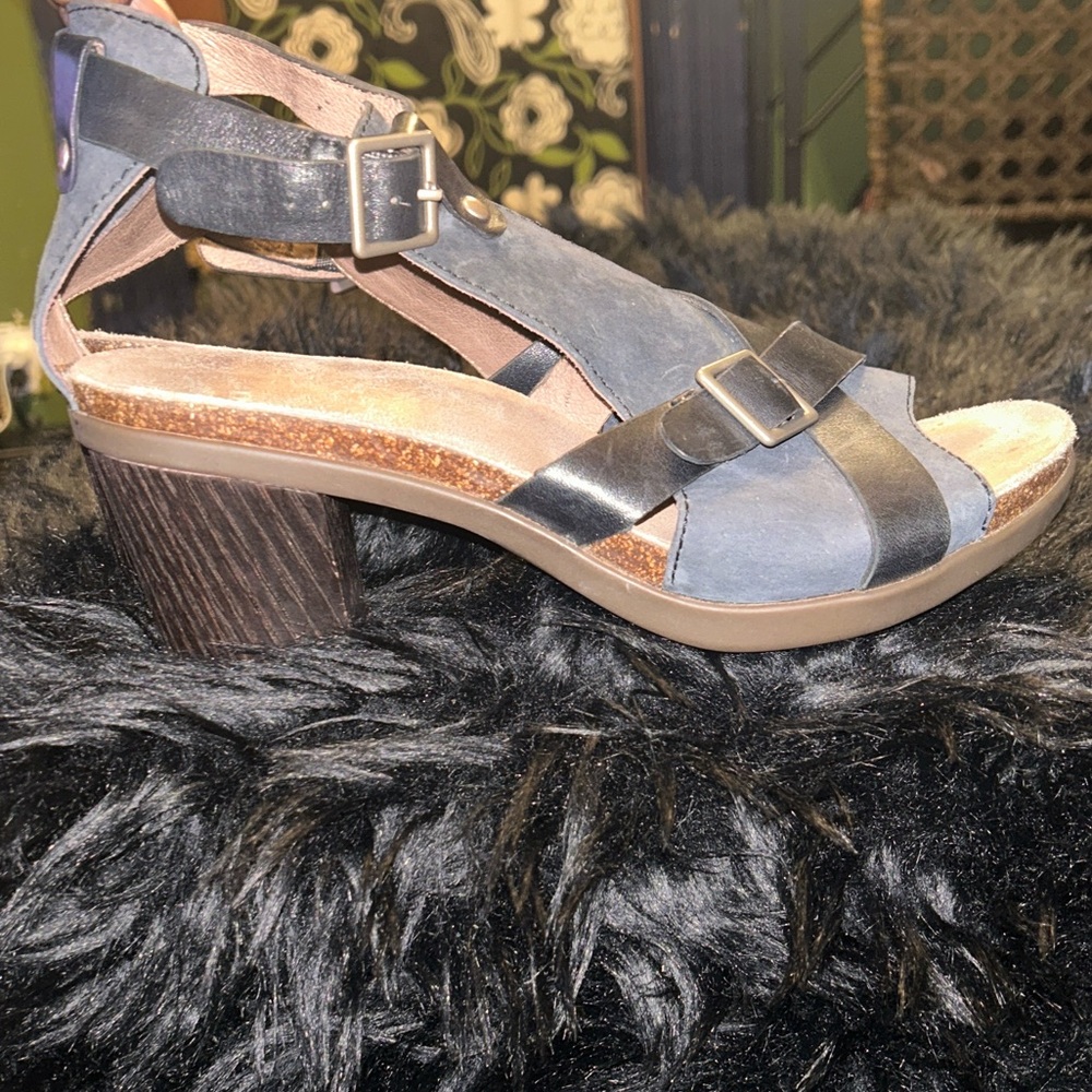Dansko Women’s Dominique T Strap Size 40 Black Leather Block Heel Strappy
